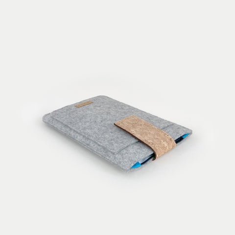 Skræddersyet e-læser etui | med magnetlukning og ekstra rum | lysegrå - former | Model "HAKA"