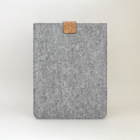 Etui til MacBook Pro M2 Pro | med magnetlukning og ekstra rum | lysegrå - former | Model "HAKA"