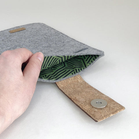 Cover til PocketBook Touch Lux 5 | med magnetlukning og ekstra rum | lysegrå - Striber | Model "HAKA"