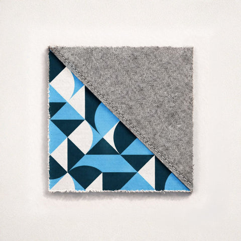 Skræddersyet telefoncover | med magnetlukning og ekstra rum | lysegrå - former | HAKA model