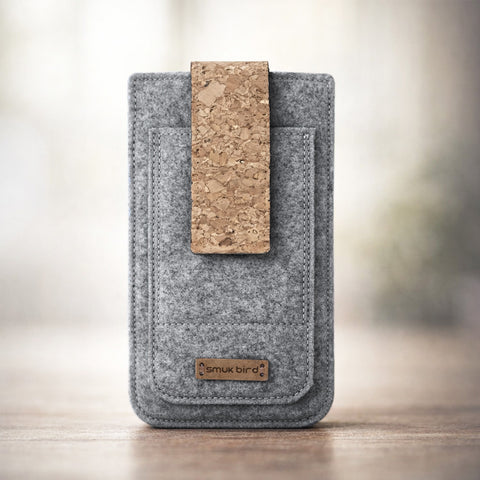 Skræddersyet telefoncover | med magnetlukning og ekstra rum | lysegrå - former | HAKA model