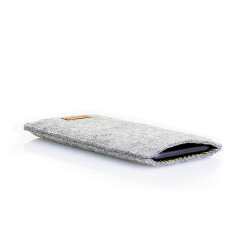 Stilvolle graue Handytasche aus Filz und Baumwolle für das Samsung Galaxy A37, mit präzisen Nähten und einem eleganten Design.