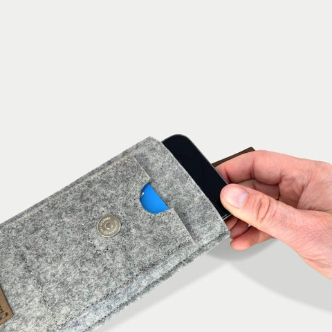 Handy bæltepose til Fairphone 6 | med magnetlukning og kortholder | lysegrå | Modell CLIP