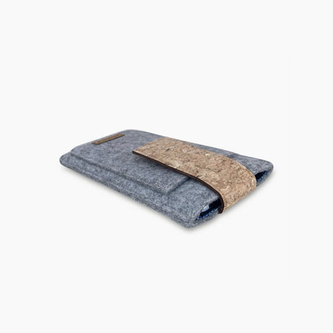 Handytasche für Google Pixel 10 Pro XL in hellgrau mit Magnetverschluss und hochwertigem Korkdetail.