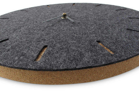 Vægur lavet af filt og kork 30 cm | antracit - sort | Design: København