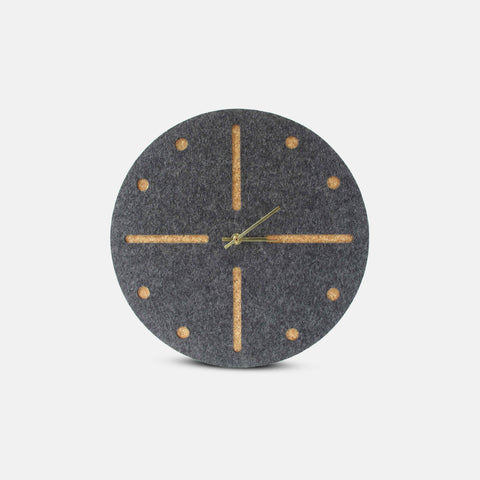 Vægur lavet af filt og kork 30 cm | antracit - guld | Design: Odense