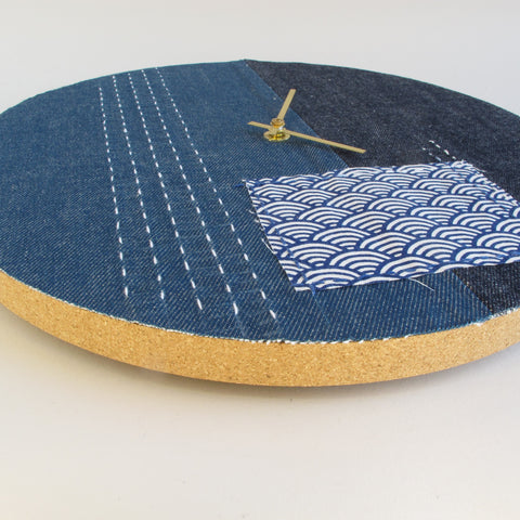 Vægur Wabi Sabi Denim rundt 30 cm | Denim - Guld | Design: Nagoya