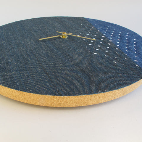 Vægur Wabi Sabi Denim rundt 30 cm | Denim - Guld | Design: Saporo