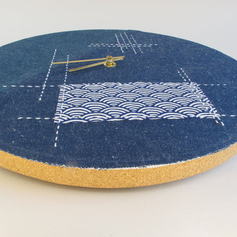 Vægur Wabi Sabi Denim rundt 30 cm | Denim - Guld | Design: Tokyo