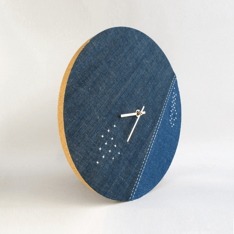 Vægur Wabi Sabi Denim rundt 30 cm | Denim - Guld | Design: Yokohama
