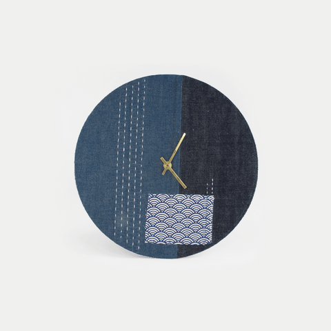 Vægur Wabi Sabi Denim rundt 30 cm | Denim - Guld | Design: Nagoya