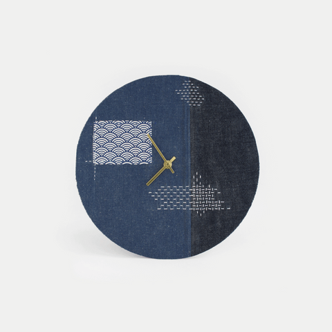 Vægur Wabi Sabi Denim rundt 30 cm | Denim - Guld | Design: Fukuoka