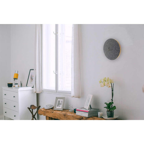 Vægur lavet af filt og kork 30 cm | antracit - sort | Design: Aalborg