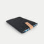 Brugerdefineret laptop sleeve | med magnetlukning og ekstra rum | antracit - Former | Model "HAKA"