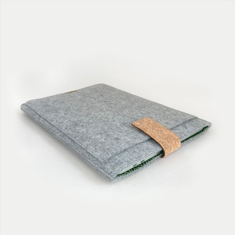 Etui til MacBook Pro 16 | med magnetlukning og ekstra rum  | lysegrå - striber | Model "HAKA"