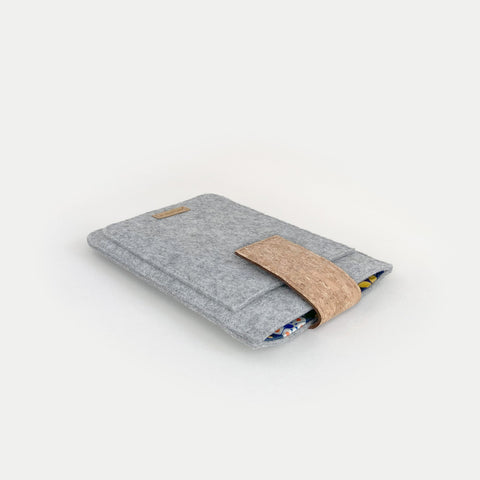 Cover til PocketBook Verse | med magnetlukning og ekstra rum | lysegrå - Bloom | Model "HAKA"
