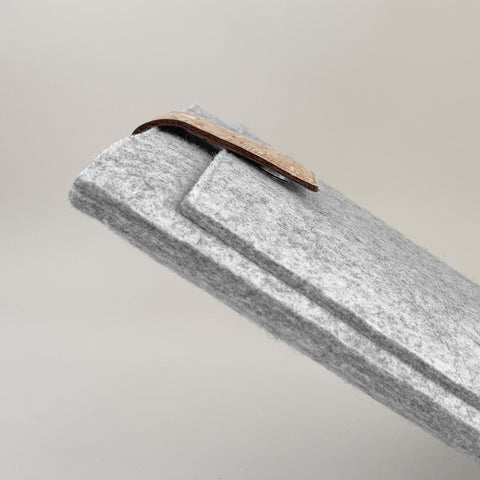 Etui til MacBook Air M2 15 | med magnetlukning og ekstra rum  | lysegrå - Bloom | Model "HAKA"