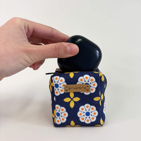 Mini-taske til hovedtelefoner & Co. | lavet af økologisk bomuld | Designblomst | Model PocketCube