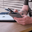 Mobiltelefonetui til Samsung Galaxy Z Fold4 | lavet af filt og økologisk bomuld | lysegrå - farverig | model "LET"
