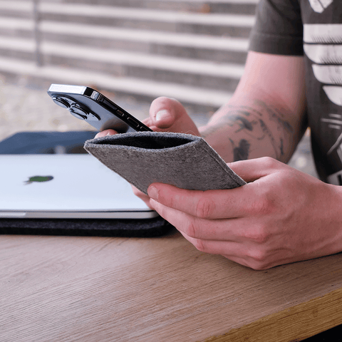 Mobiltelefonetui til Samsung Galaxy Z Fold4 | lavet af filt og økologisk bomuld | lysegrå - farverig | model "LET"
