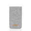 Stilvolle graue Filzhülle für das Motorola Edge 50 neo mit Holzlogo, entwickelt für Schutz und Wärme.