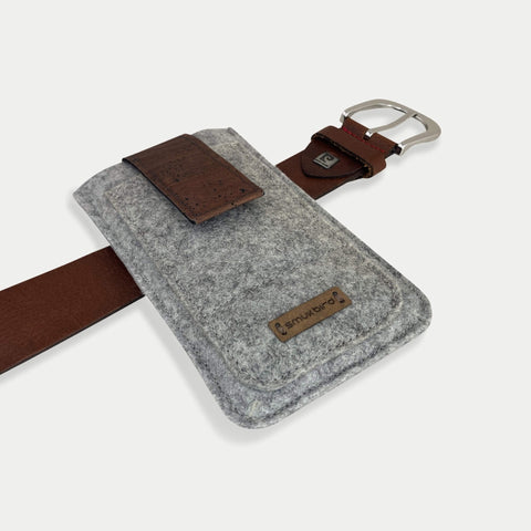 Praktisk bæltepose til iPhone 16e | med magnetlukning og kortholder | lysegrå | model CLIP