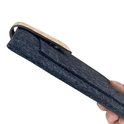 Skræddersyet e-læser etui | med magnetlukning og ekstra rum | antracit - farverig | Model "HAKA"
