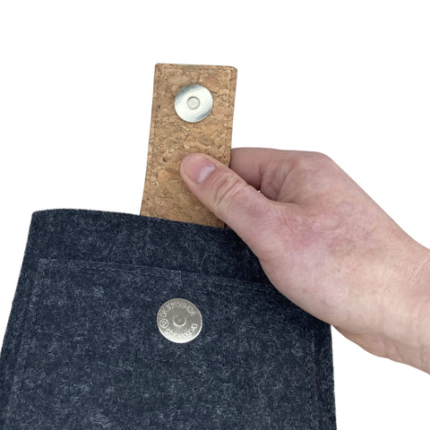 Skræddersyet e-læser etui | med magnetlukning og ekstra rum | antracit - farverig | Model "HAKA"
