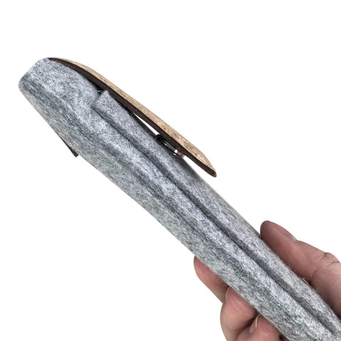 Skræddersyet e-læser etui | med magnetlukning og ekstra rum | lysegrå - Farverig | Model "HAKA"