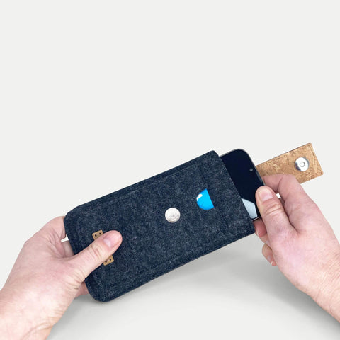 Skræddersyet telefoncover | med magnetlukning og ekstra rum | antracit - spor | HAKA model