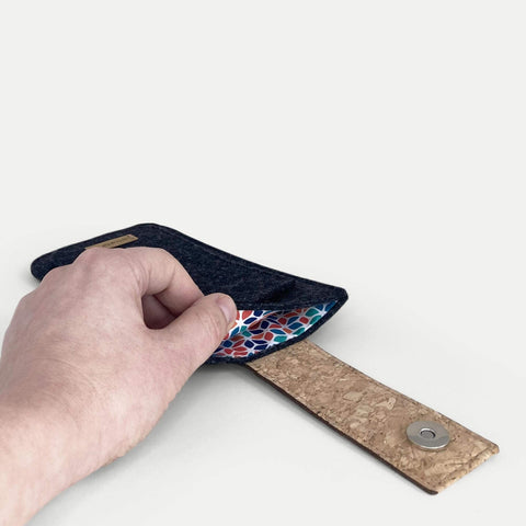 Skræddersyet telefoncover | med magnetlukning og ekstra rum | antracit - farverig | HAKA model