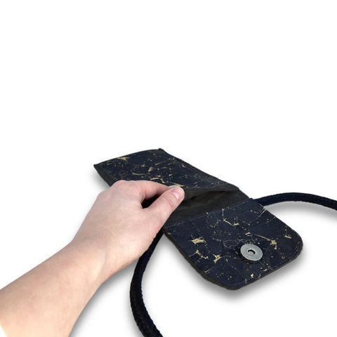 Skuldertaske til iPhone 12 mini | lavet af filt og økologisk bomuld | antracit - sort | model KEDJA deluxe