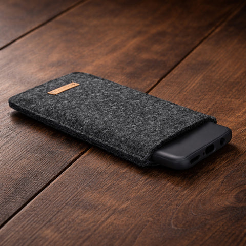 Etui til mobiltelefon | fremstillet af filt og økologisk bomuld | antracit - stripes | "LET"-model