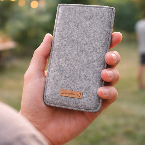 Etui til mobiltelefon | fremstillet af filt og økologisk bomuld | lysegrå - colorful | "LET"-model