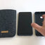 Etui til mobiltelefon | fremstillet af filt og økologisk bomuld | lysegrå - colorful | "LET"-model