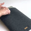 Skræddersyet laptop sleeve | lavet af filt og økologisk bomuld | antracit - Stripes | Model "LET"