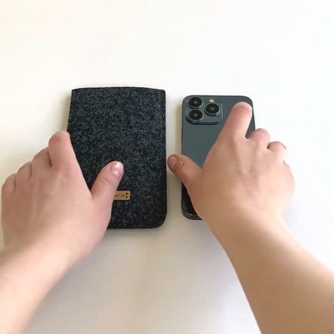 Etui til mobiltelefon | fremstillet af filt og økologisk bomuld | antracit - bloom | "LET"-model