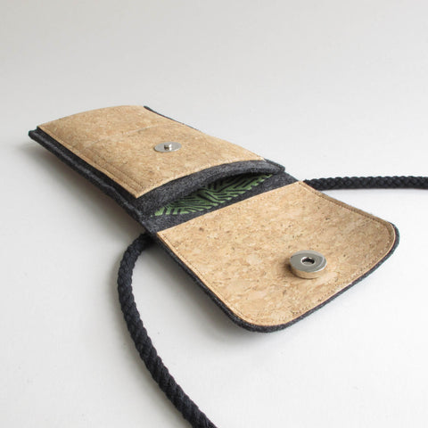 Skuldertaske til Fairphone 5 | lavet af filt og økologisk bomuld | antracit - striber | Model KEDJA