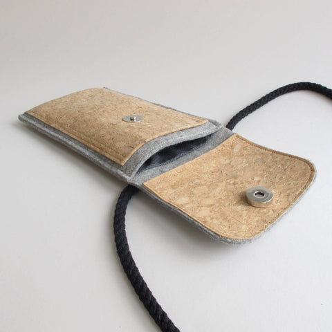 Skuldertaske til Fairphone 4 | lavet af filt og økologisk bomuld | lysegrå - spor | Model KEDJA