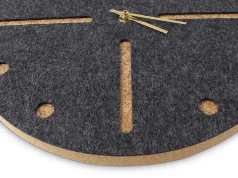 Vægur lavet af filt og kork 30 cm | antracit - guld | Design: Odense