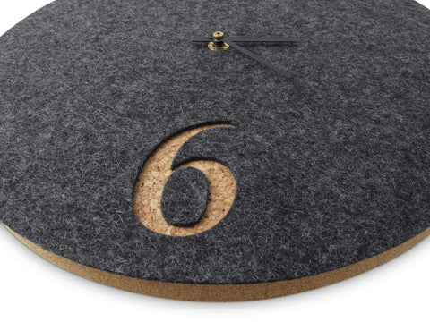Vægur lavet af filt og kork 30 cm | antracit - sort | Design: Aarhus