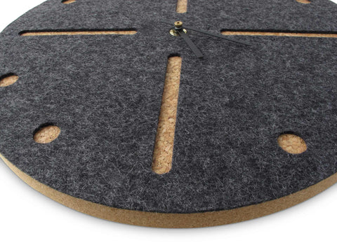 Vægur lavet af filt og kork 30 cm | antracit - sort | Design: Odense