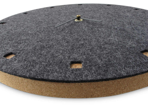 Vægur lavet af filt og kork 30 cm | antracit - sort | Design: Esbjerg