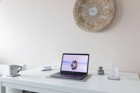 Måtte til MacBooks lavet af filt og kork | 26x38cm | lysegrå