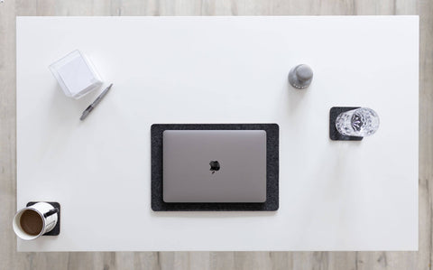 Måtte til MacBooks lavet af filt og kork | 26x38cm | antracit
