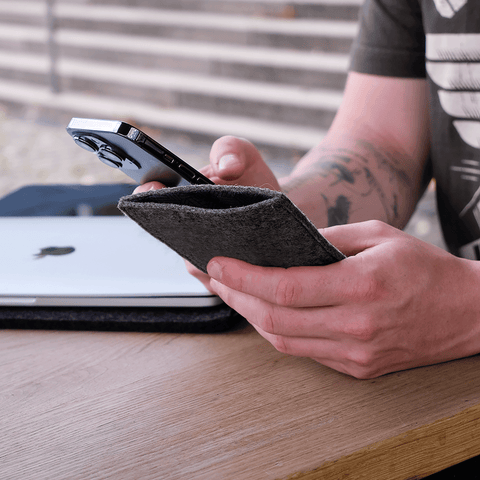Mobiltelefon cover til Motorola Edge 30 Ultra | lavet af filt og økologisk bomuld | antracit - striber | Model "LET"