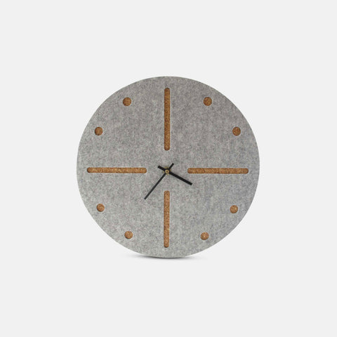 Vægur lavet af filt og kork 30 cm | lysegrå - sort | Design: Odense