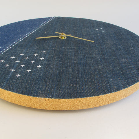 Vægur Wabi Sabi Denim rundt 30 cm | Denim - Guld | Design: Osaka
