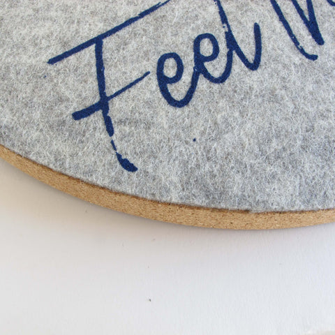 Filt og kork vægur 30 cm | Design "Herz" af Anja Streese