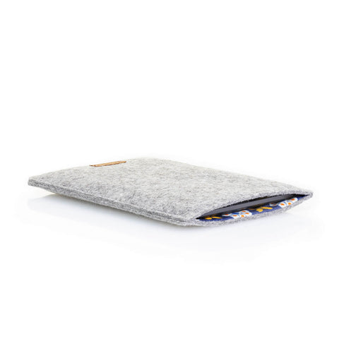 Etui til Kindle Paperwhite 10 | lavet af filt og økologisk bomuld | lysegrå - blomstrer | Model "LET"